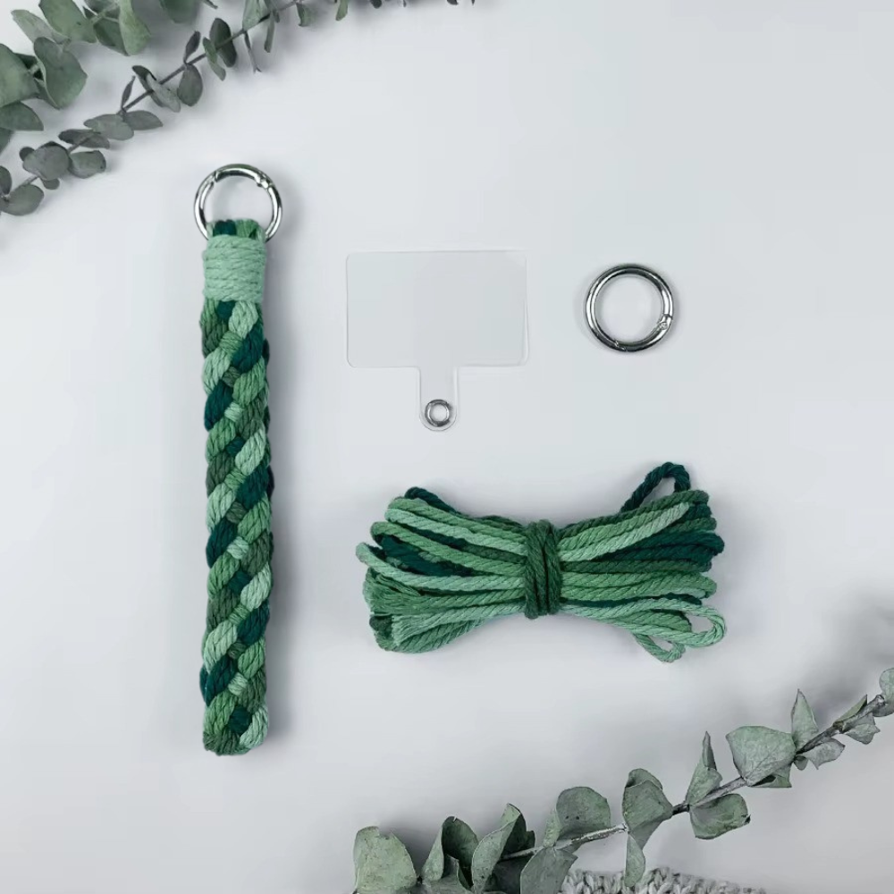 Набір макраме брелока Косичка для ключів і аксесуарів 16х2,8 см Світло-зелений/М'ятний/Трав'яний/Темно-зелений Набір макраме брелока Косичка для ключів і аксесуарів 16х2,8 см Світло-зелений/М'ятний/Трав'яний/Темно-зелений