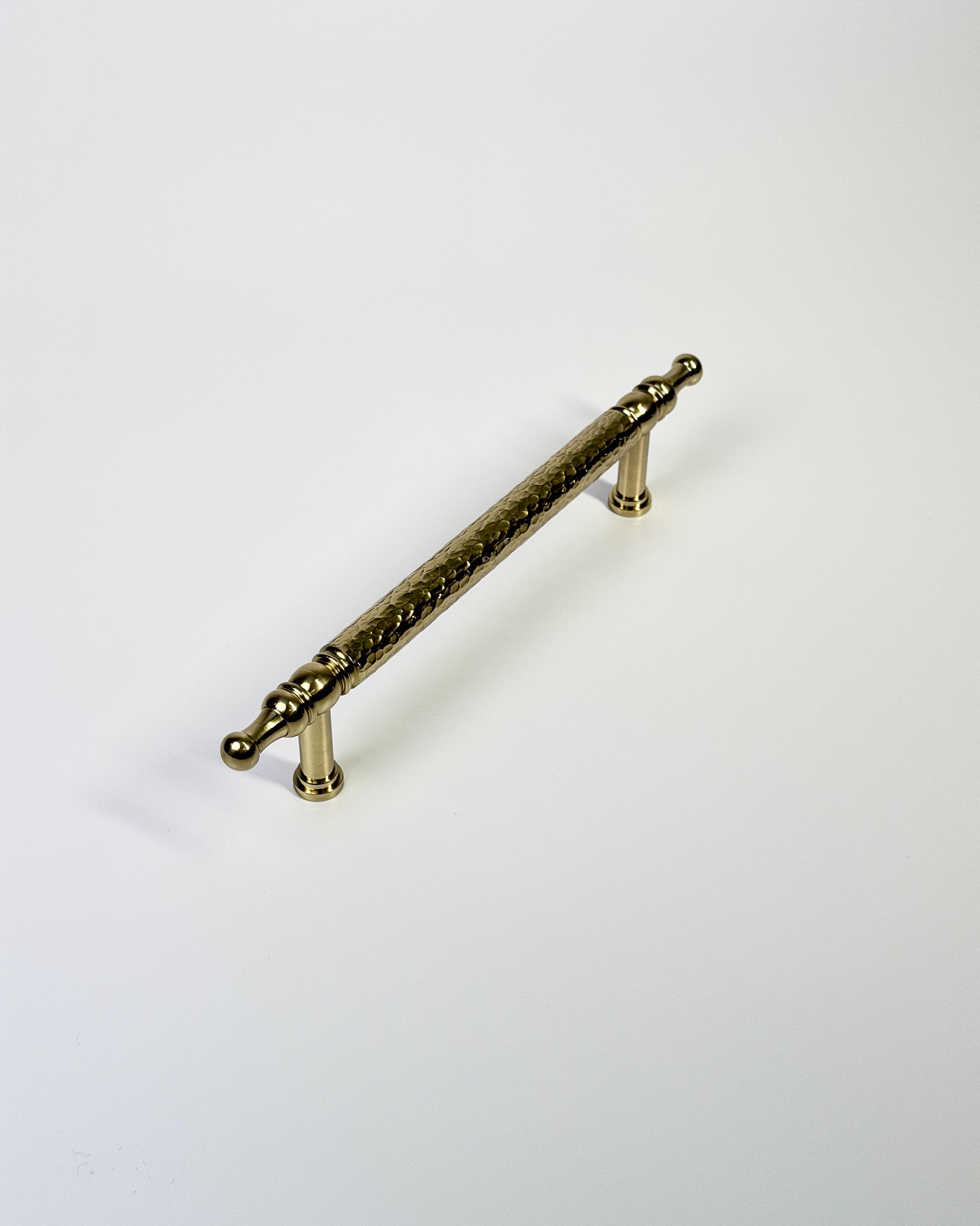 Ручка мебельная латунная Artisan Brass 128 молотковое покрытие (GO35AB12897)