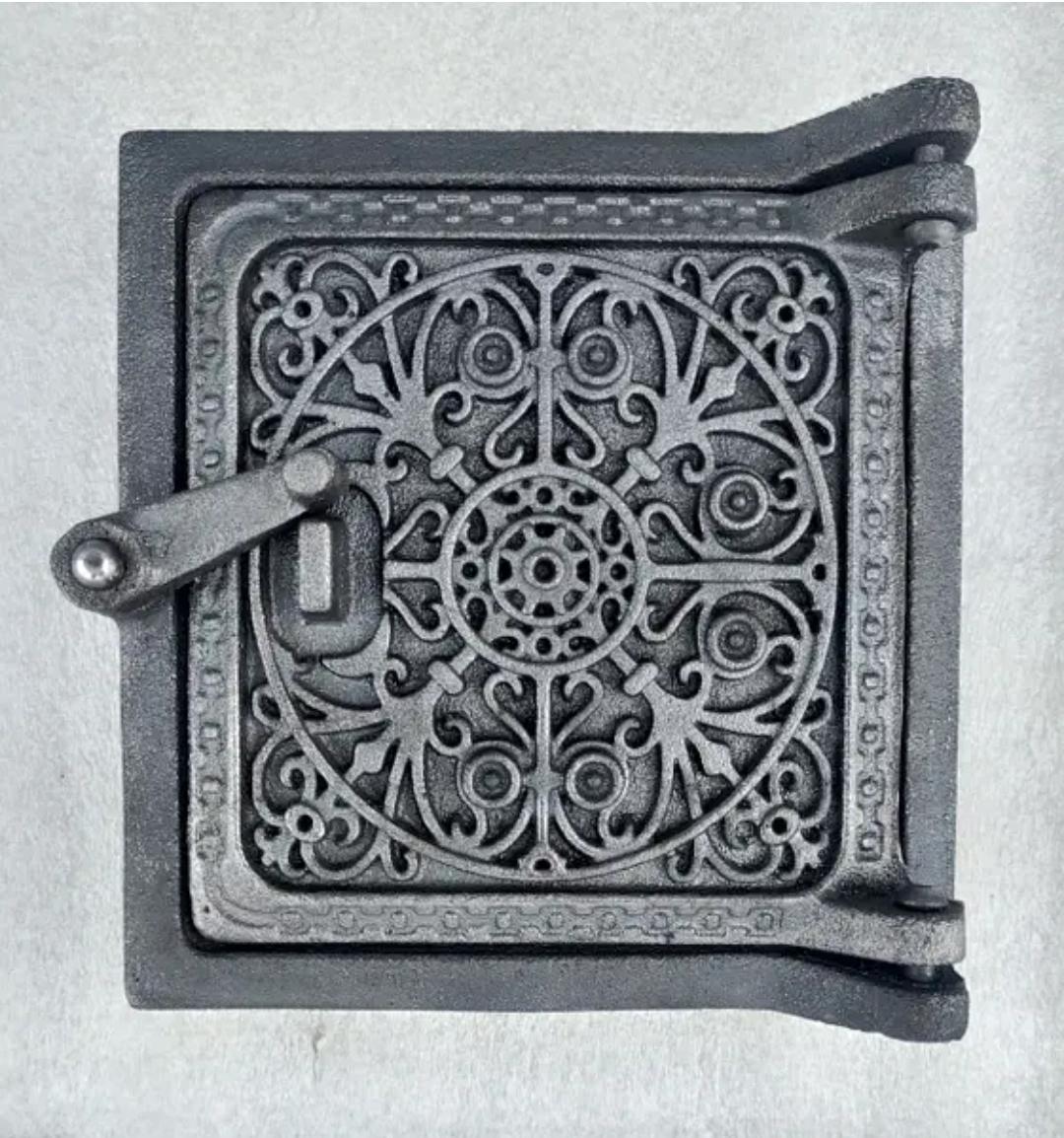 Дверца прочисная чугунная для печей/каминов/грубы Бастилия