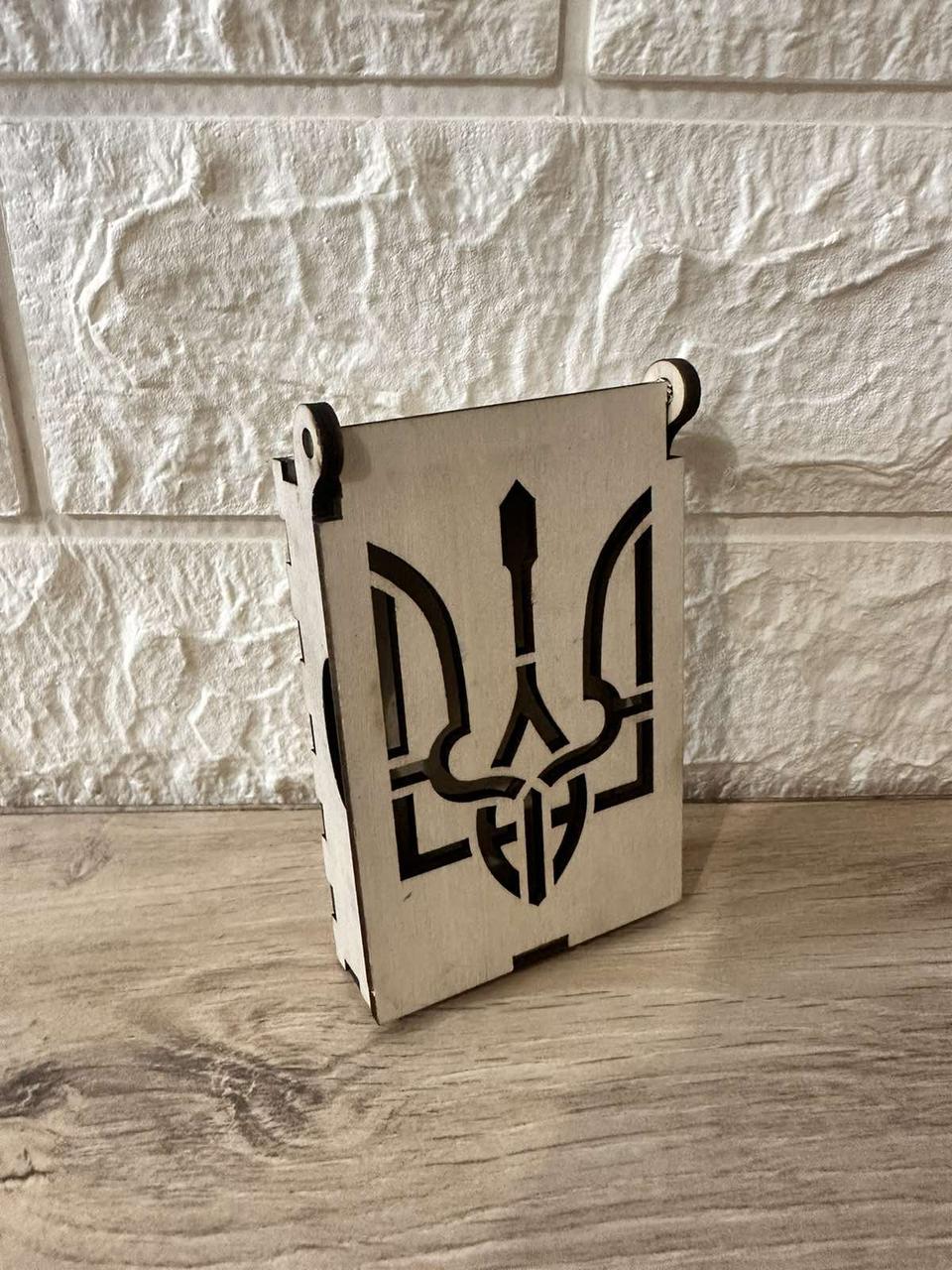 Подарочная коробка деревянная Герб України 10,5х6,5х2 см Бежевый (KG-7122)