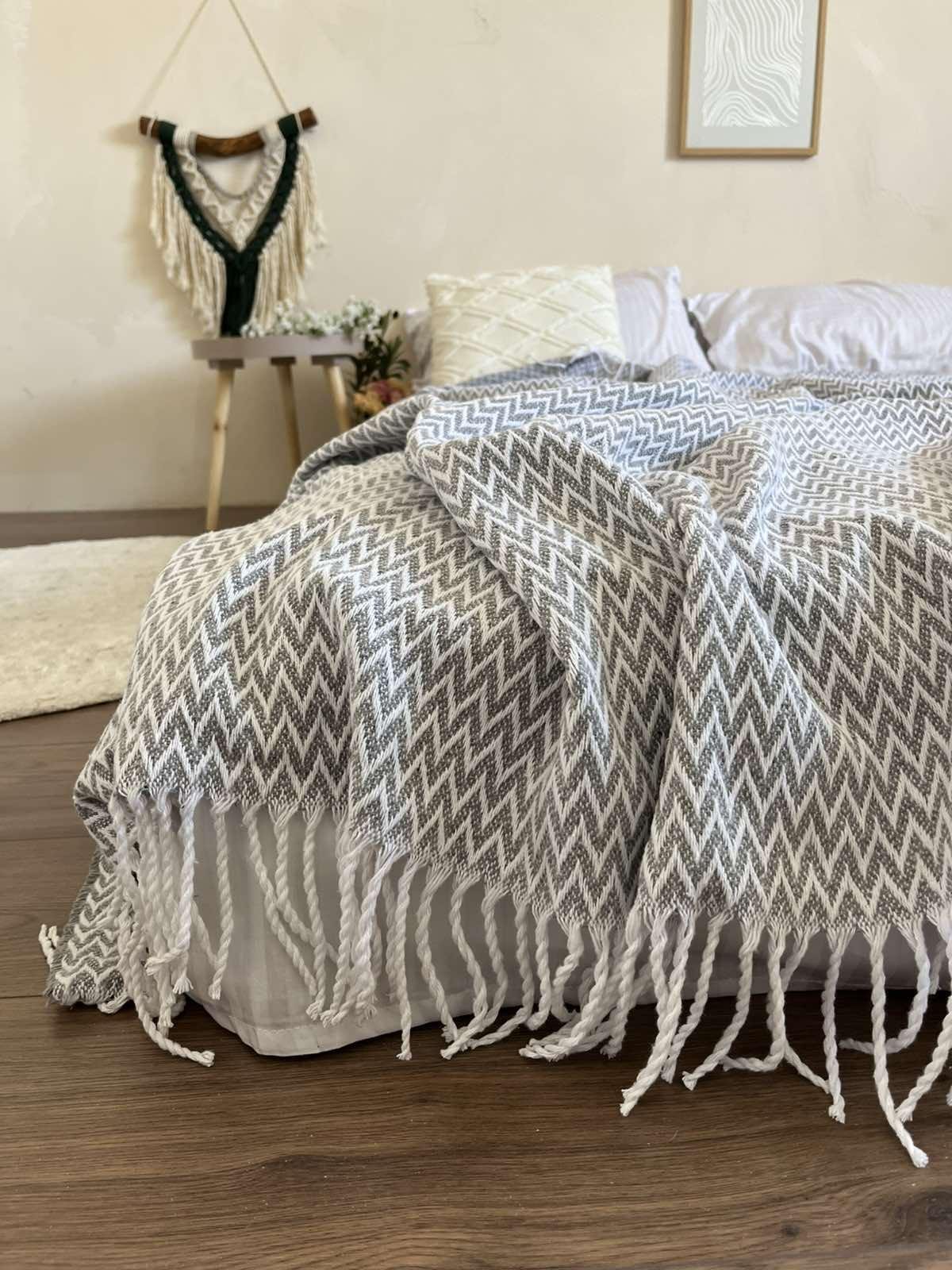 Плед хлопковый Vladi ЗИГЗАГ с кистями 200х220 см Серый (22614003) - фото 3 Плед хлопковый Vladi ЗИГЗАГ с кистями 200х220 см Серый (22614003) - фото 3