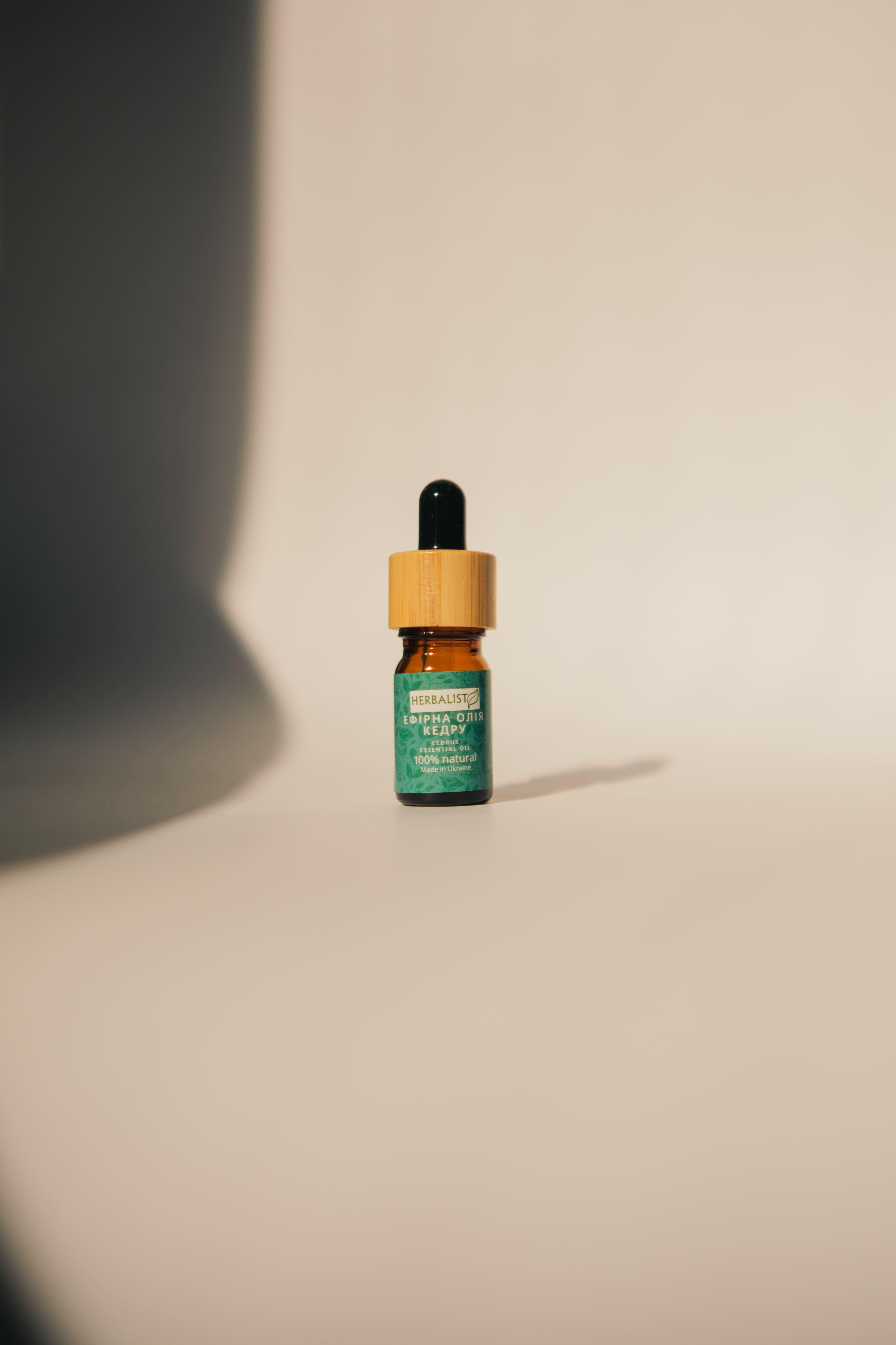 Ефірна олія кедру HERBALIST 100% натуральний концентрат 5 мл (31023018) Ефірна олія кедру HERBALIST 100% натуральний концентрат 5 мл (31023018)