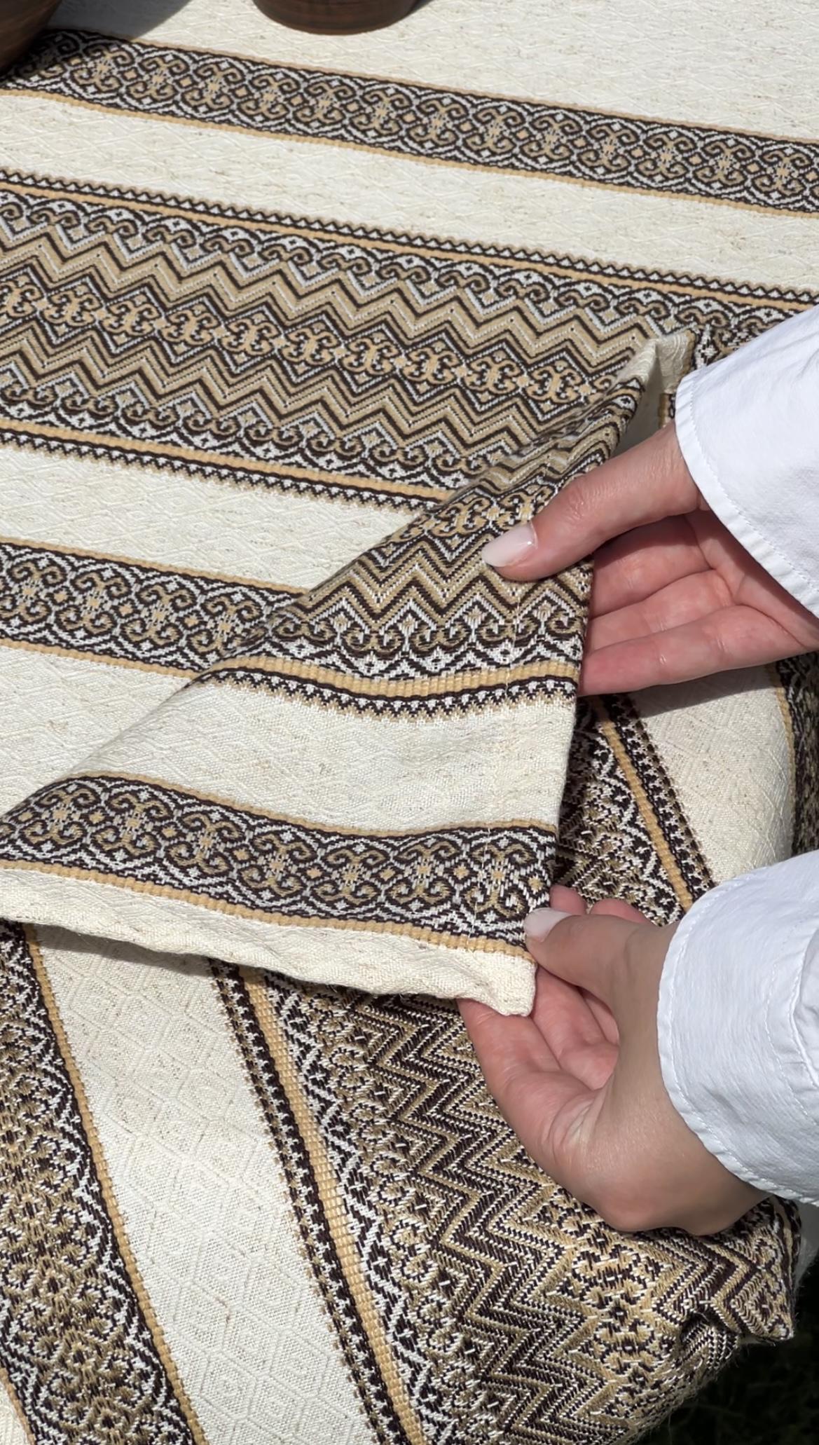 Скатертина лляна великодня Стожари з українським орнаментом 260x150 см Коричневий (1907-5) - фото 5 Скатертина лляна великодня Стожари з українським орнаментом 260x150 см Коричневий (1907-5) - фото 5