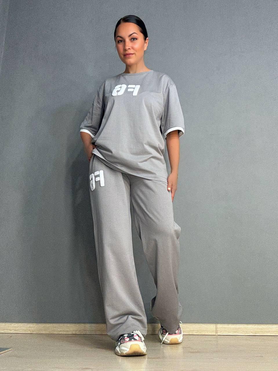 Костюм жіночий CAPPITONE 101190 футболка нашивка FG та брюки широкі від стегна на резинці M Сірий (1633)