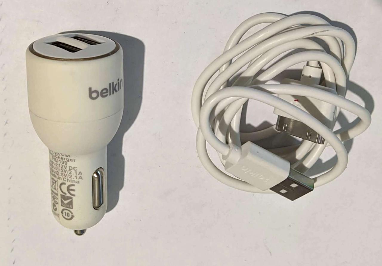 Зарядний пристрій автомобільний Belkin iPhone 4G 2USB/USB White (000022096) - фото 5