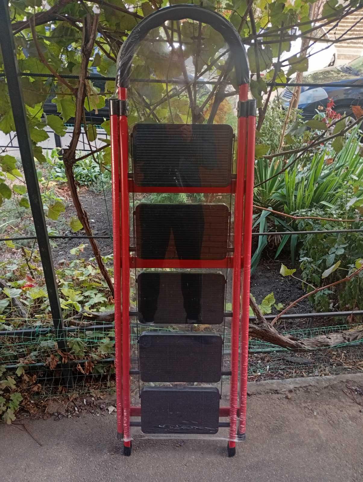 Драбина складана на 5 щаблів із поручнем - фото 3 Драбина складана на 5 щаблів із поручнем - фото 3