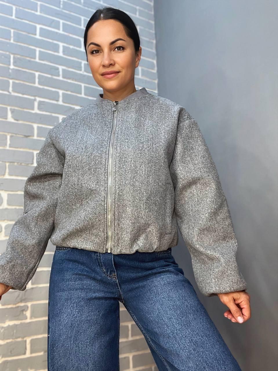 Куртка жіноча Lady Yep 2716 тканина пальто бомбер жакет на резинці з кишенями коротка р. 44 Сірий (2647) - фото 3 Куртка жіноча Lady Yep 2716 тканина пальто бомбер жакет на резинці з кишенями коротка р. 44 Сірий (2647) - фото 3