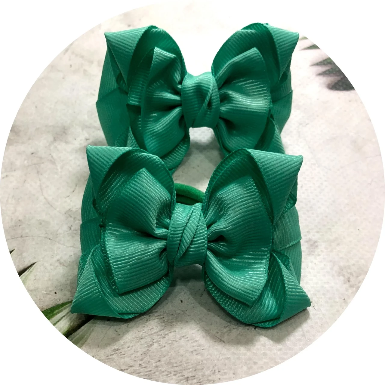 Бантики для волос на резинке 7,5 см 2 шт. Зеленый (70059) Бантики для волос на резинке 7,5 см 2 шт. Зеленый (70059)