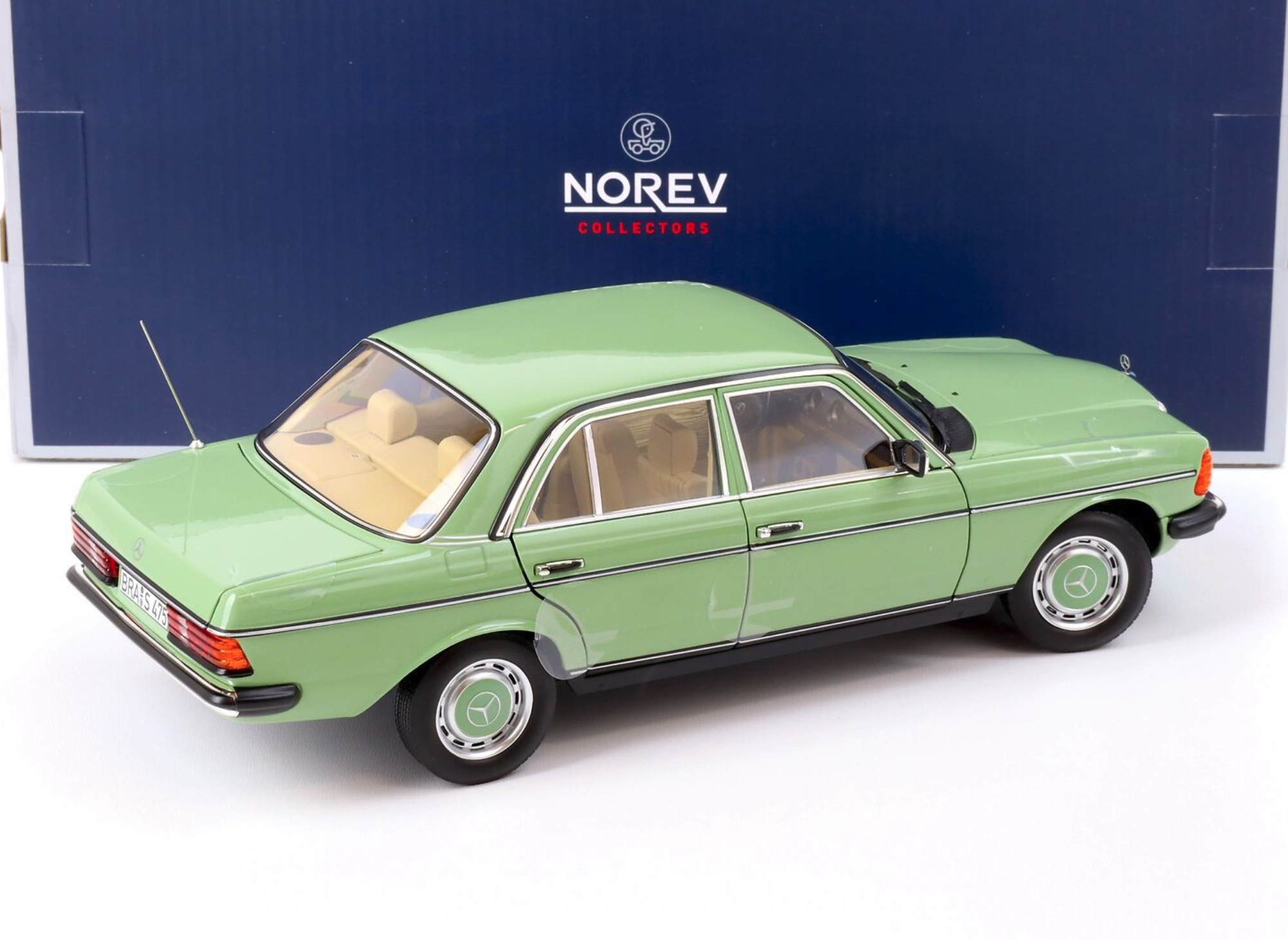Модель автомобіля Norev 1:18 Mercedes-Benz 200 W123 Limousine Light Green (183796) - фото 7