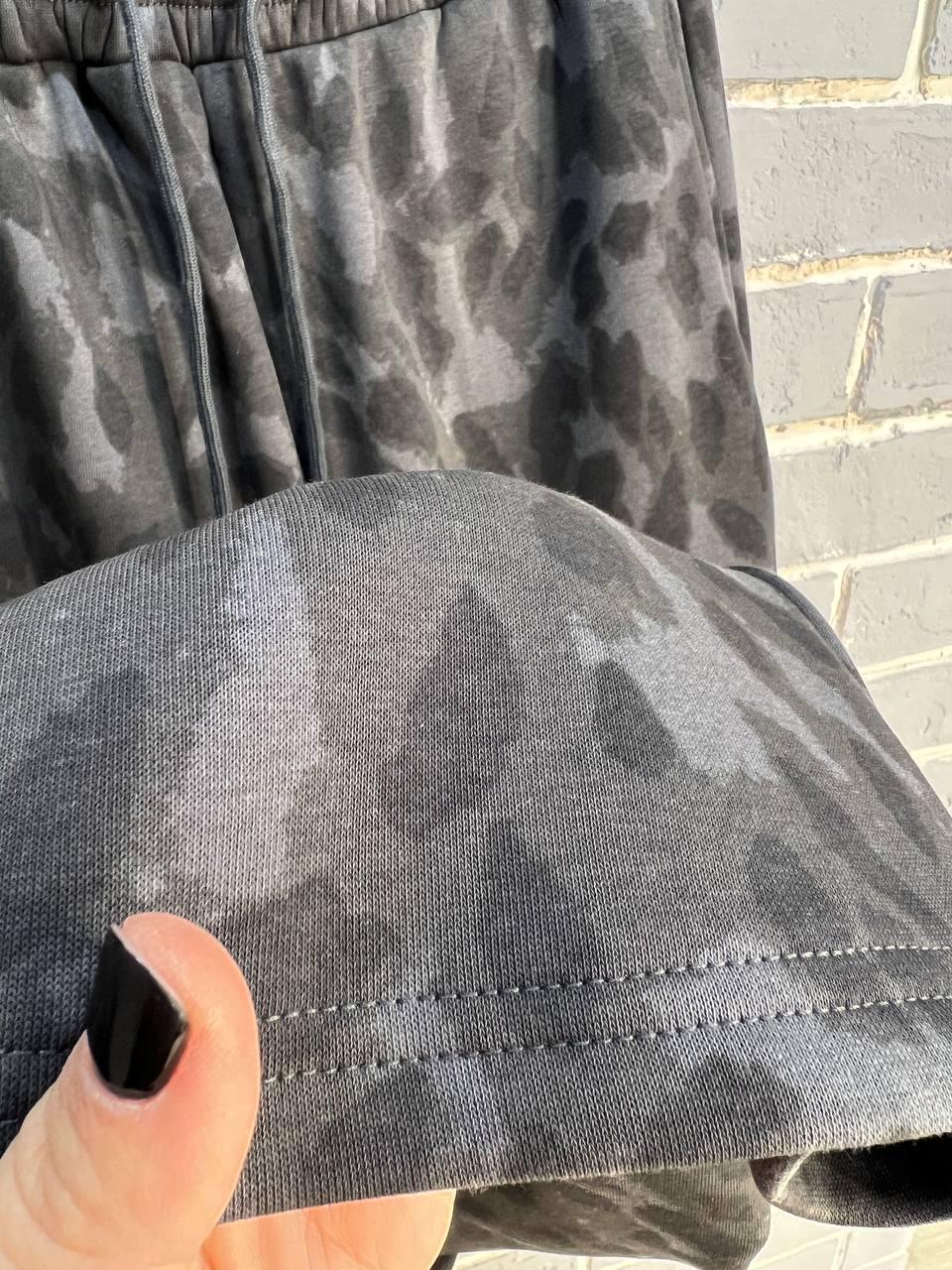 Костюм женский A-N 2762 утепленный худи с капюшоном и брюки палаццо леопардовый принт L Графитовый (3201) - фото 7 Костюм женский A-N 2762 утепленный худи с капюшоном и брюки палаццо леопардовый принт L Графитовый (3201) - фото 7