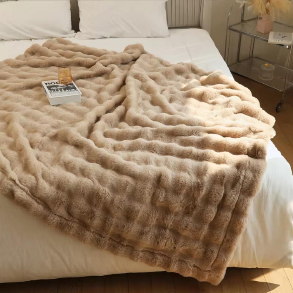 Плед корейский стиль Koloco Кролик евро толщина 5 см 200х220 см Бежевый (40222) - фото 2 Плед корейский стиль Koloco Кролик евро толщина 5 см 200х220 см Бежевый (40222) - фото 2