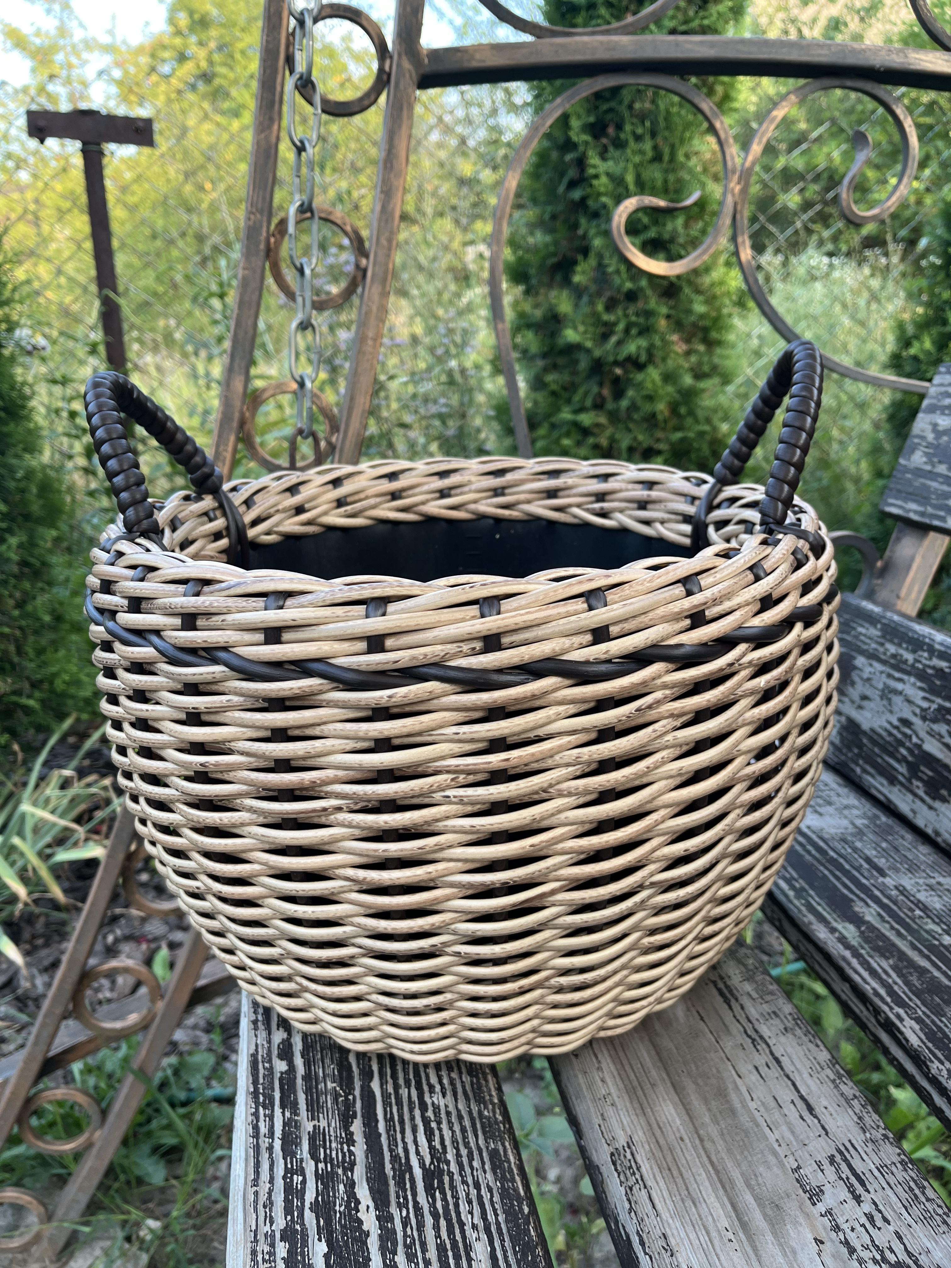 Кашпо для квітів з ручками зі штучного ротанга 16 л Дровник (27922484) - фото 1 Кашпо для квітів з ручками зі штучного ротанга 16 л Дровник (27922484) - фото 1