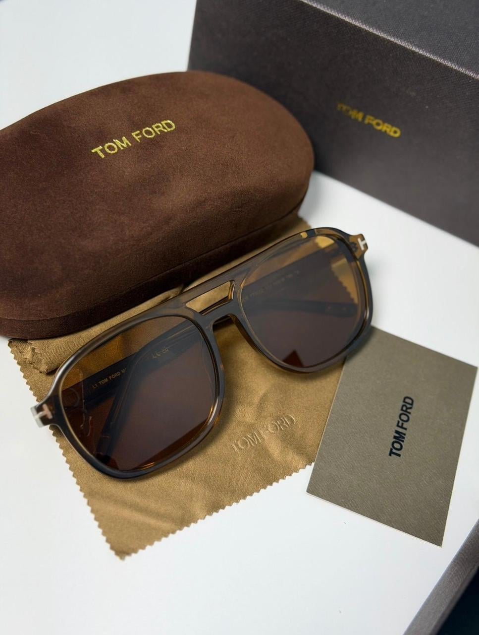 Солнцезащитные очки унисекс Tom Ford Rosco FT1022 (32810885)