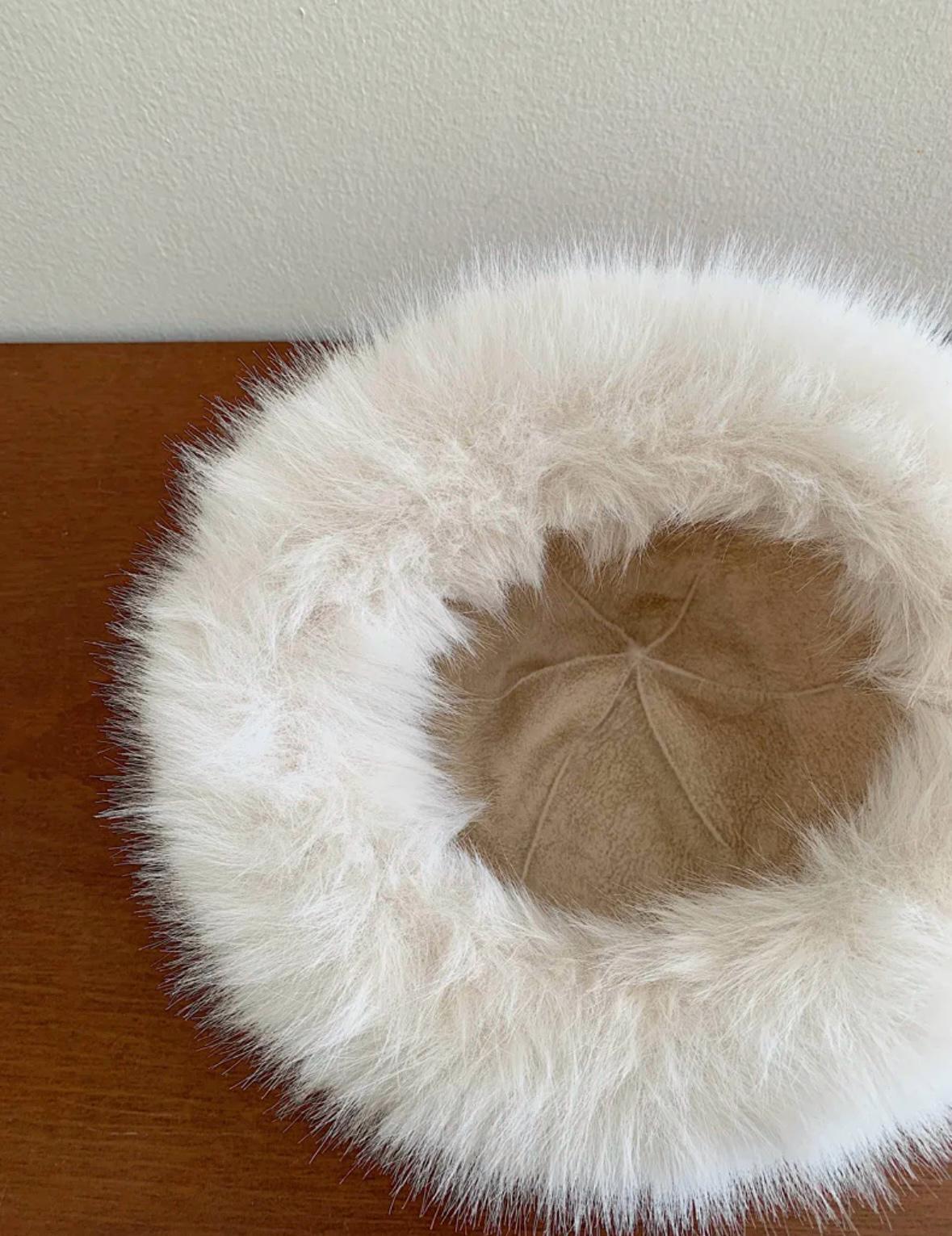 Шапка женская Wuke плюшевая one size Бежевый - фото 8 Шапка женская Wuke плюшевая one size Бежевый - фото 8