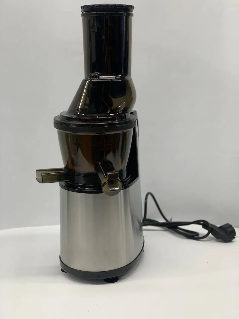 Соковыжималка центрифужная Rainberg RB-2284 электрическая Серый (GR-04826) - фото 2 Соковыжималка центрифужная Rainberg RB-2284 электрическая Серый (GR-04826) - фото 2