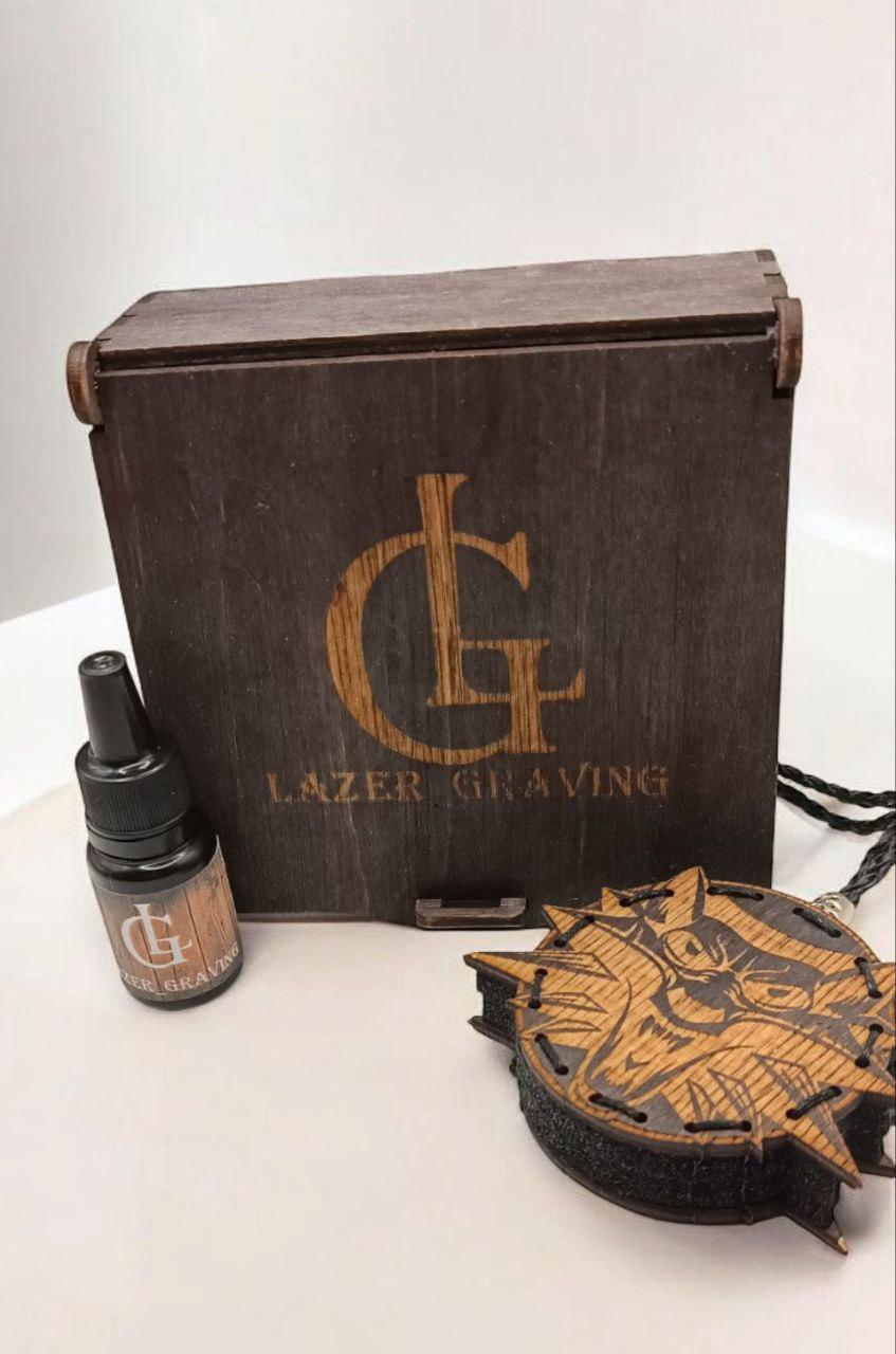 Ароматизатор для авто многоразовый Волк из игры Ведьмак из дерева/войлока и аромапарфюм 10 мл в подарочной коробке (121)