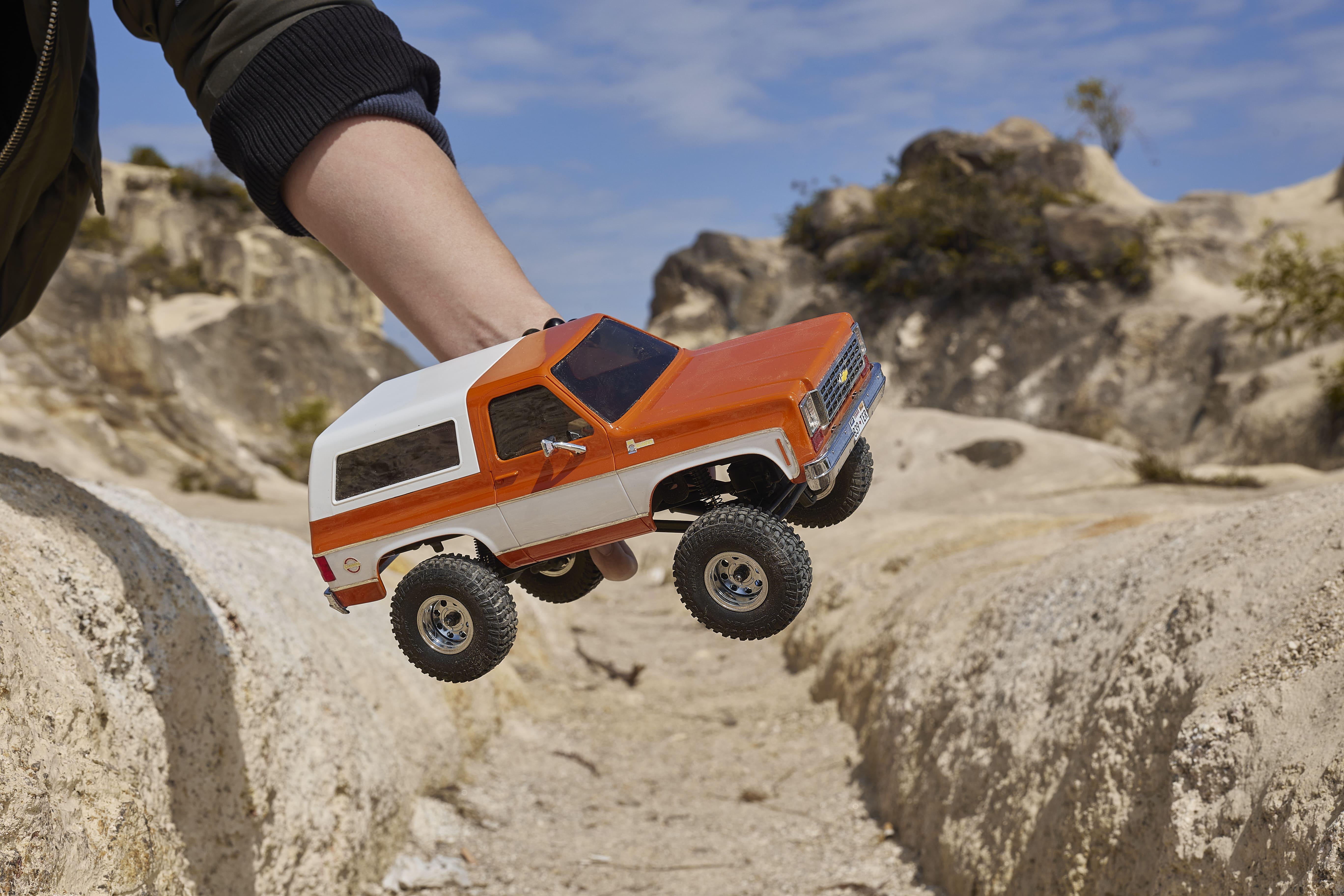 Машинка на радиоуправлении FMS 1:24 FCX24 K5 BLAZE RTR Orange - фото 17 Машинка на радиоуправлении FMS 1:24 FCX24 K5 BLAZE RTR Orange - фото 17