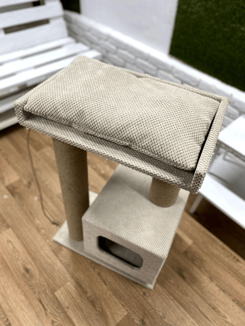 Когтеточка с домиком и лежанкой для кота 100 см Бежевый - фото 3 Когтеточка с домиком и лежанкой для кота 100 см Бежевый - фото 3