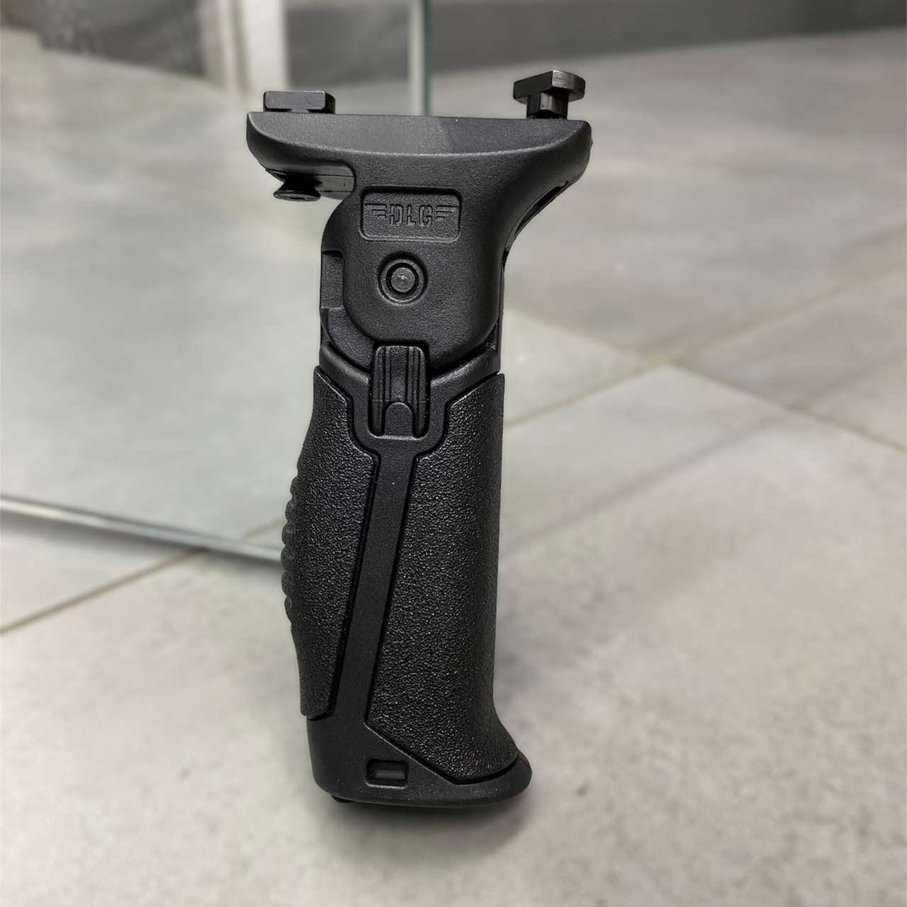 Рукоятка переноски огня передняя DLG TACTICAL DLG-047 складная установка на M-LOK Черный (1715216099) Рукоятка переноски огня передняя DLG TACTICAL DLG-047 складная установка на M-LOK Черный (1715216099)