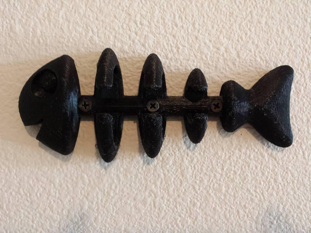 Вешалка настенная Рыбий скелет для одежды и мелочей пластик Черный