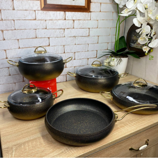 Набір посуду OMS з сотейником та сковорідкою з антипригарним покриттям для індукціі 9 пр. Чорно-золотий (3024-ind-gold) - фото 5 Набір посуду OMS з сотейником та сковорідкою з антипригарним покриттям для індукціі 9 пр. Чорно-золотий (3024-ind-gold) - фото 5