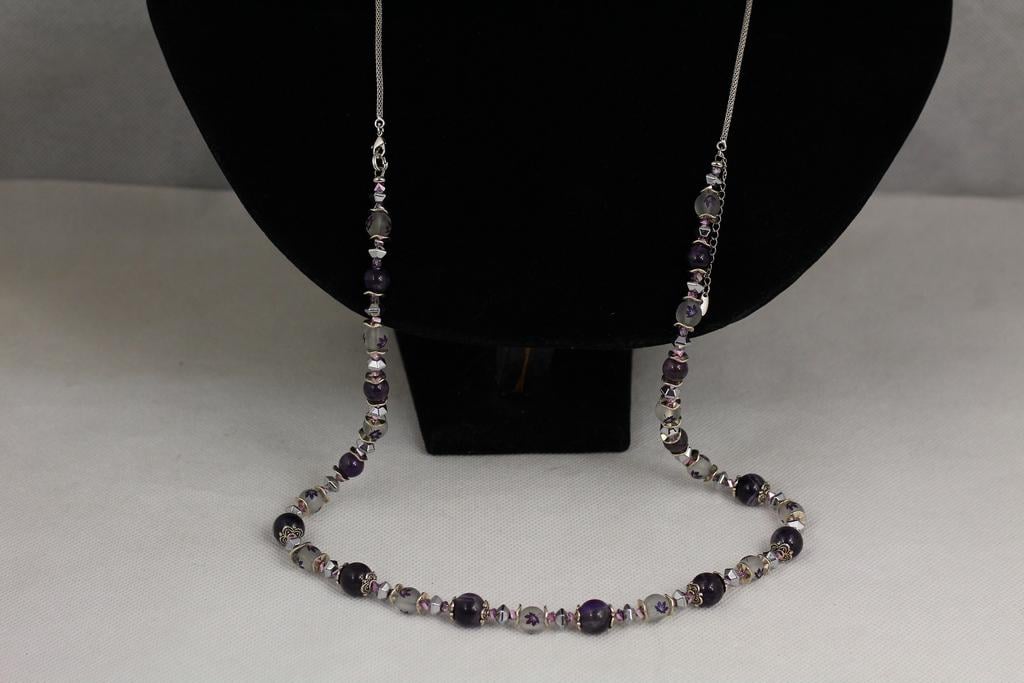 Бусы из аметиста с гальваническими бусинами 94 см 10 мм Серебристый (32616673)