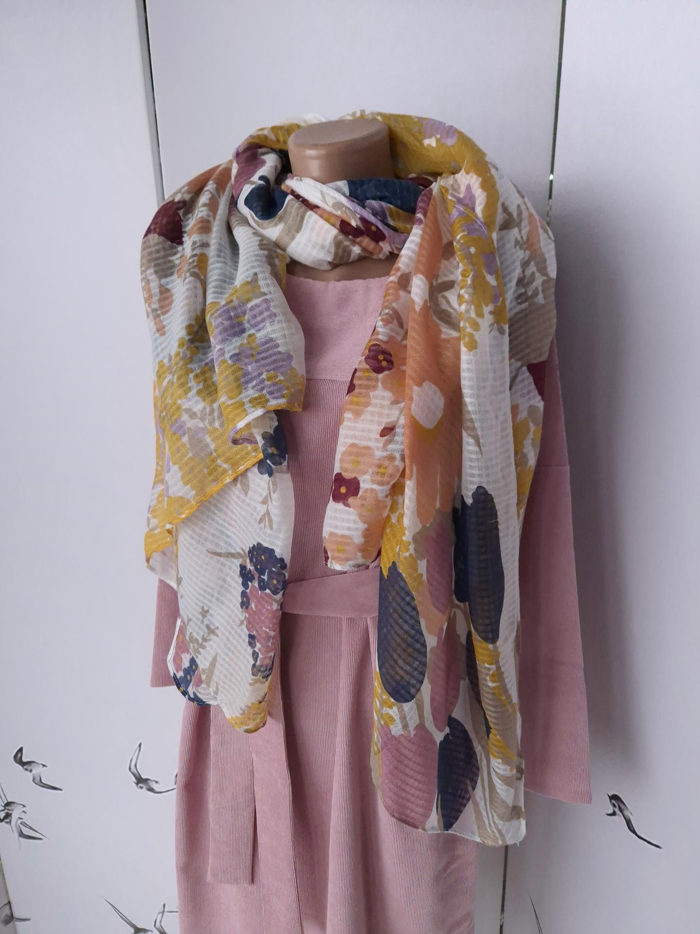 Шарф-палантин жіночий в квіти весна-осінь 180х100 см Молочний (15047) - фото 4 Шарф-палантин жіночий в квіти весна-осінь 180х100 см Молочний (15047) - фото 4