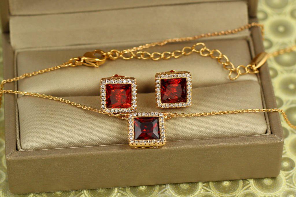 Набор Xuping Jewelry красный квадрат Золотистый (28925904) Набор Xuping Jewelry красный квадрат Золотистый (28925904)