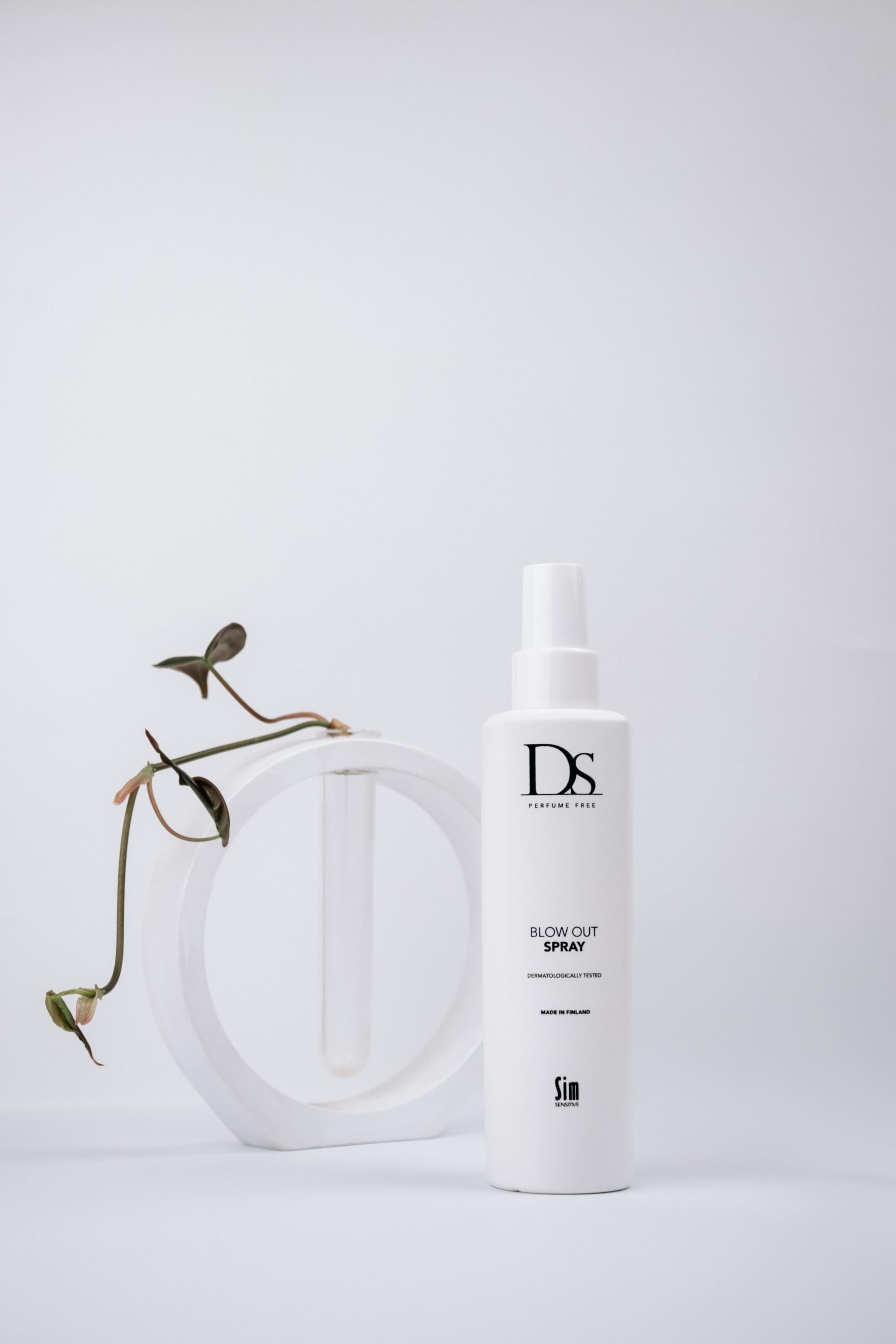 Спрей для укладки волос Sim Sensitive BLOW OUT SPRAY 200 мл Спрей для укладки волос Sim Sensitive BLOW OUT SPRAY 200 мл