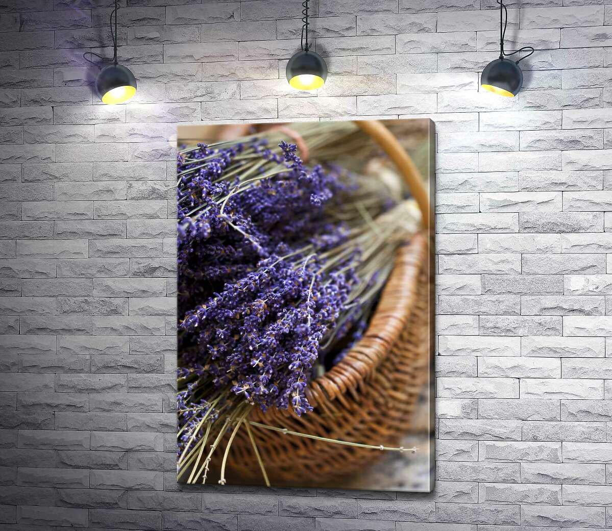 Картина ArtPoster Пахучие связки лаванды лежат в плетеной корзине 67x100 см Модуль №1 (002849)
