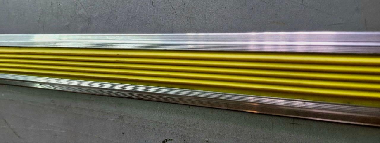 Поріжок сходовий алюмінієвий з антиковзкою вставкою 50х5 мм 1000 мм (33856324)