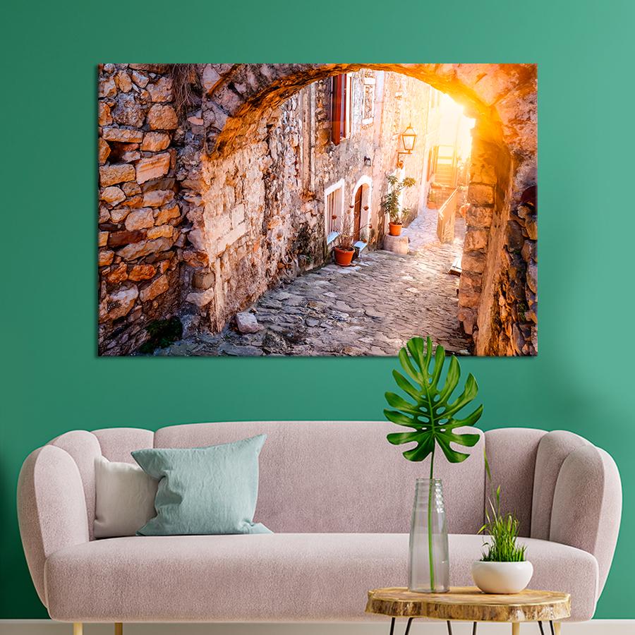 Картина на холсте Каменная арка на старинной улице 80x54 см (V248-1_L)