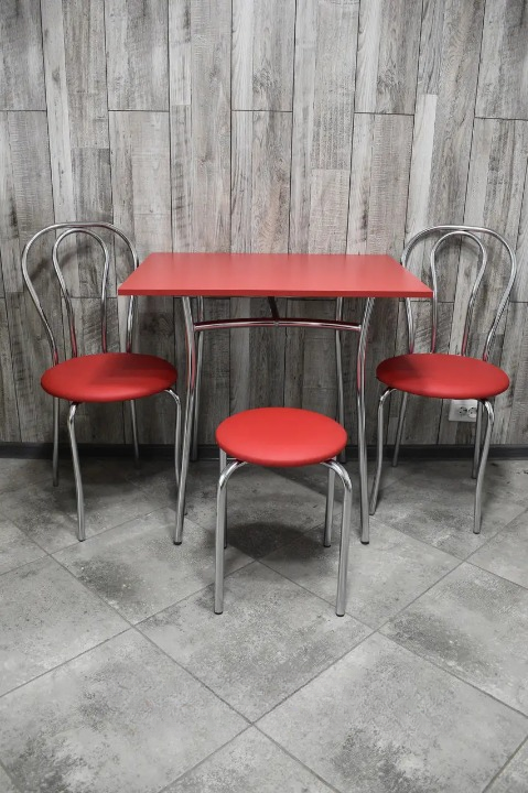 Кухонний комплект Tulipan Тріо стіл/стільці 2 шт./табурет в хромі-корпусі 60х80х75 см Червоний (28374267)