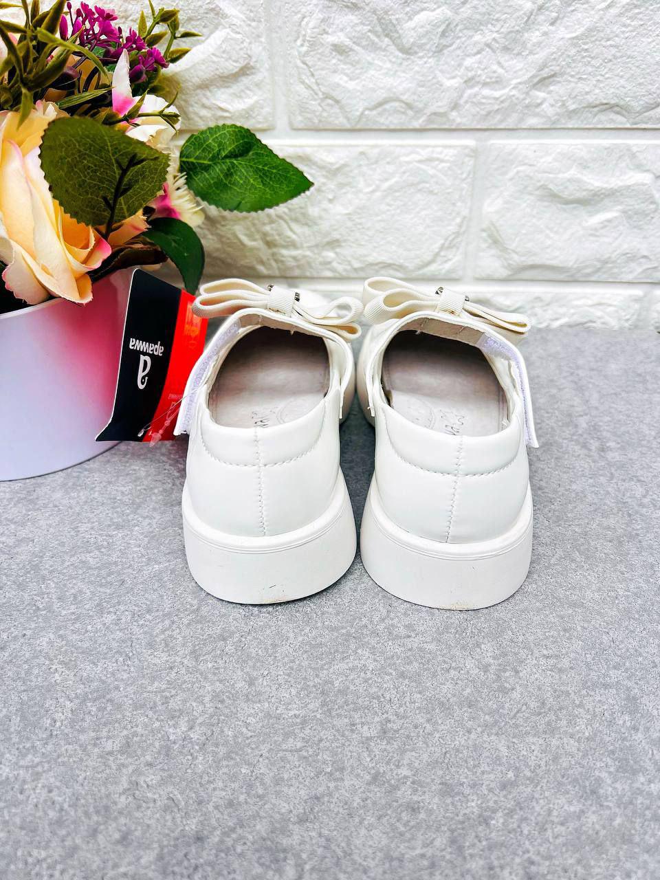 Туфлі класичні для дівчинки Apawwa 1960 р. 31 19 см Білий (1960-5) - фото 3 Туфлі класичні для дівчинки Apawwa 1960 р. 31 19 см Білий (1960-5) - фото 3