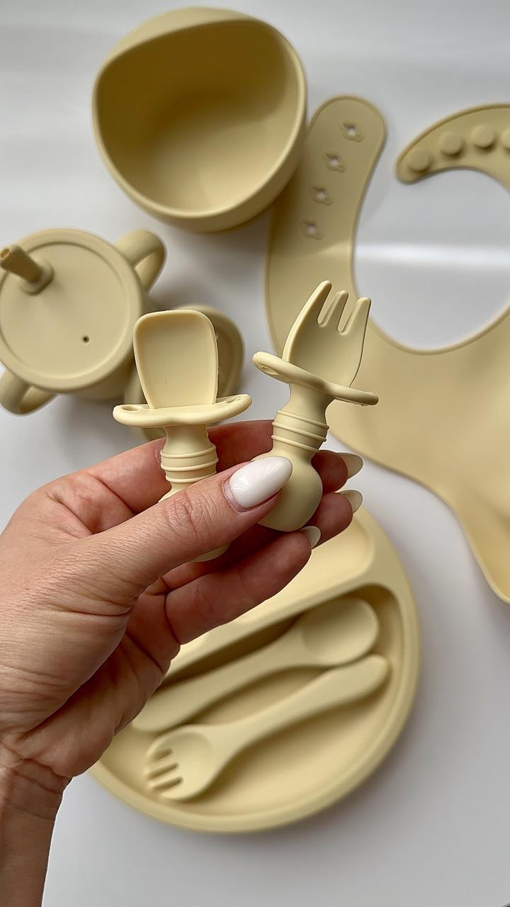 Набір посуду для годування дітей 9 елементів тарілка/мисочка/поїльник/ложка/виделка/нагрудник (102) - фото 9