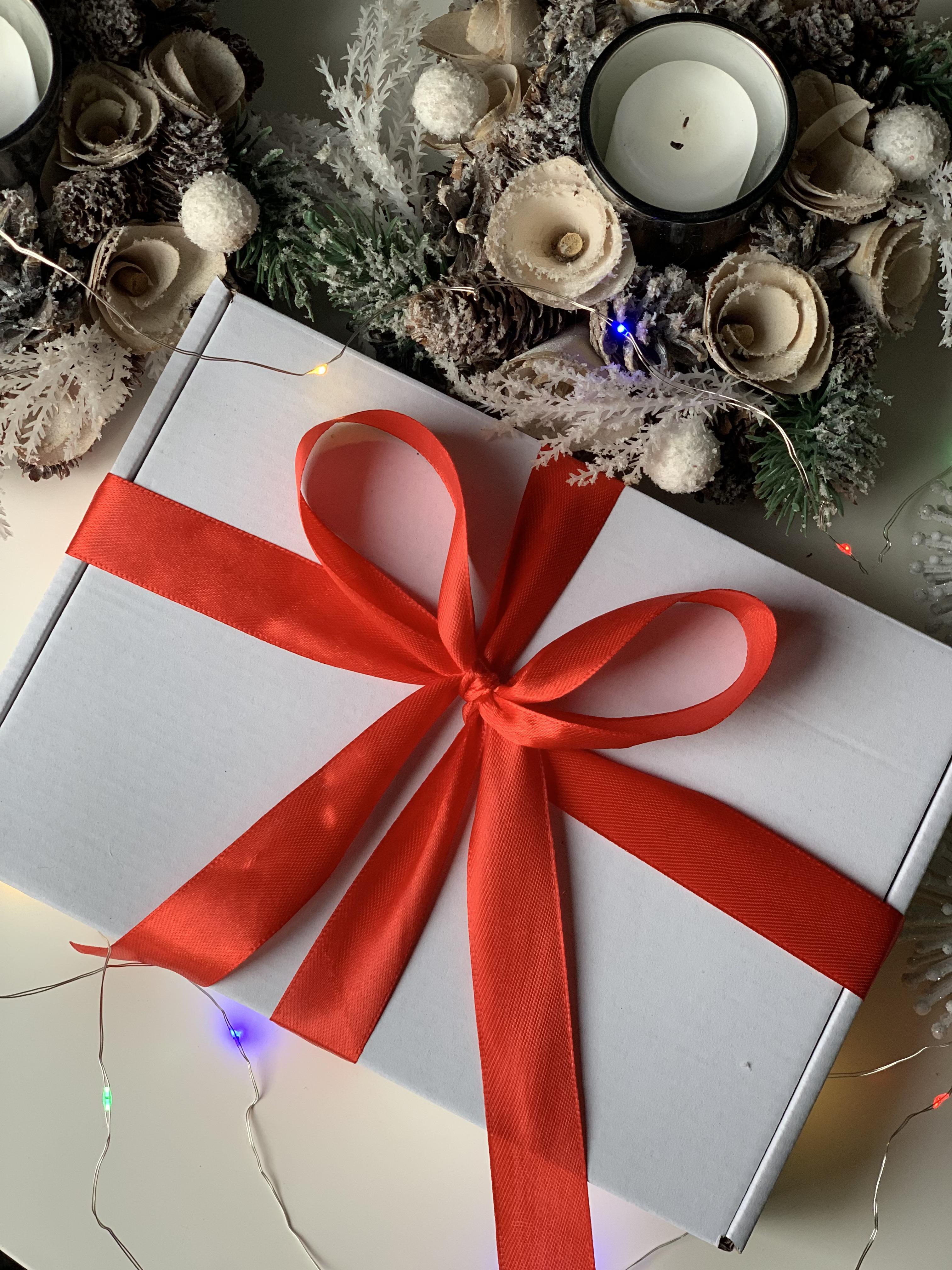 Подарунковий бокс у коробці горішки в меді акації 6 баночок по 240 г Білий - фото 2 Подарунковий бокс у коробці горішки в меді акації 6 баночок по 240 г Білий - фото 2