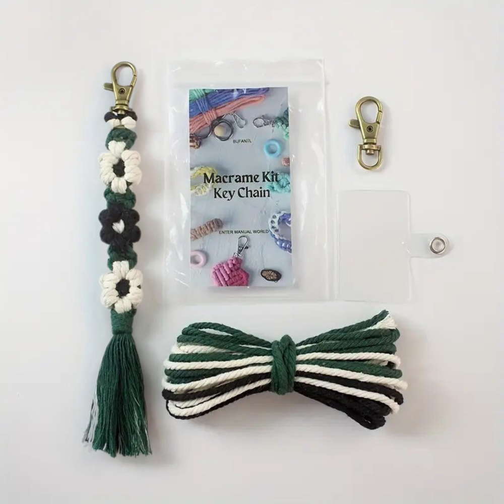 Набор макраме для рукоделия для ручного вязания плетеного брелока Цветы для ключей трехцветный 20х2,2 см Темно-зеленый/Черный/Белый