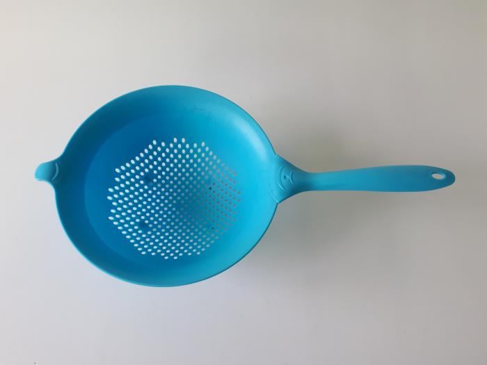 Друшляк пластиковий з довгою ручкою 19,5х36 см (19220)