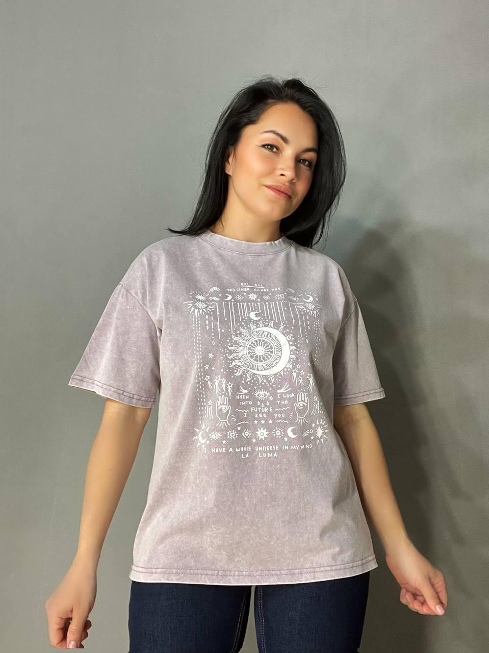 Футболка женская A-N 25062 оверсайз вареная тай-дай с принтом луна р. 46 Сиреневый