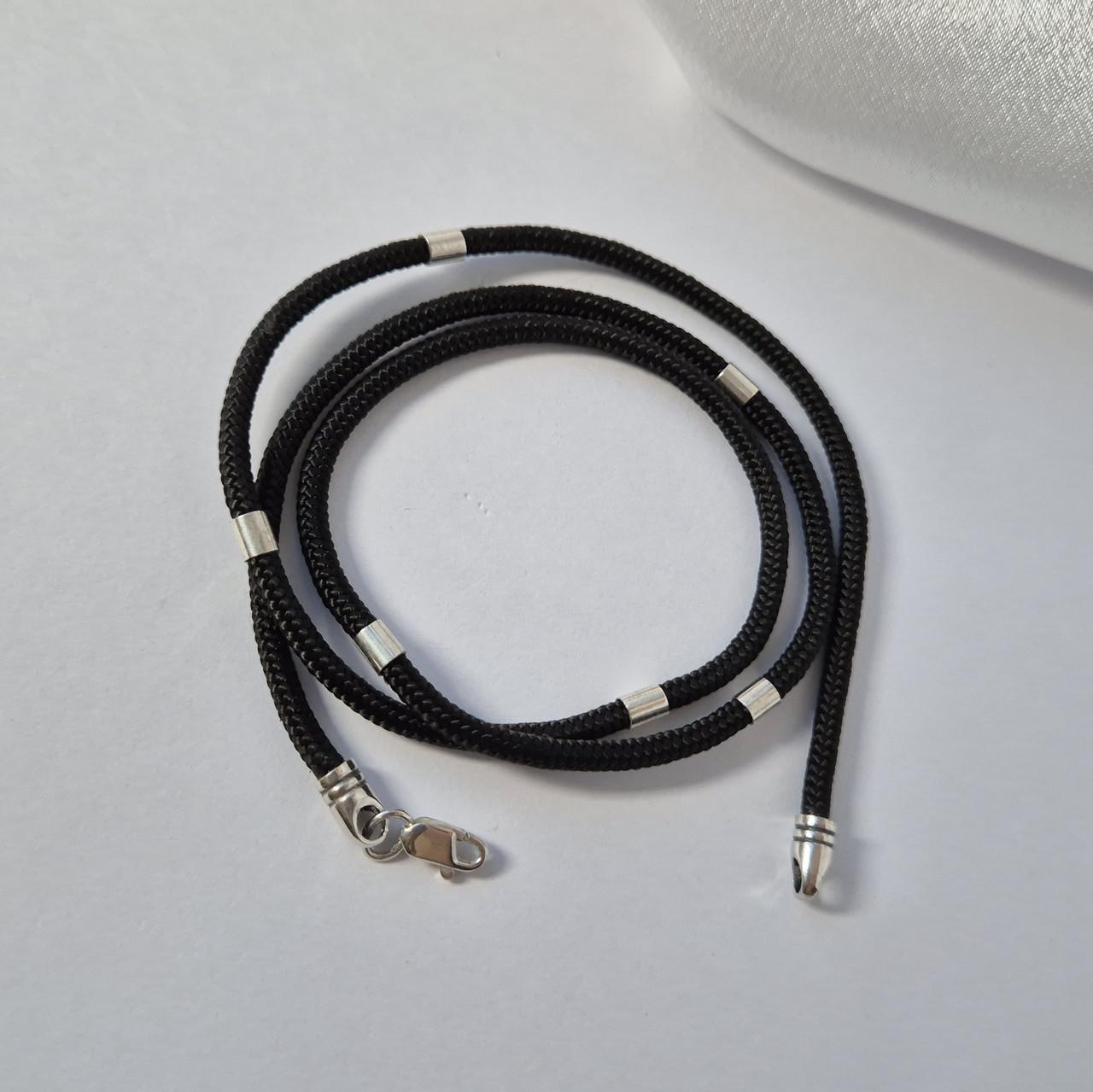 Шнурок со вставками серебра 2,5 мм 925 пробы 55 см 3,20 г (3005/1) Шнурок со вставками серебра 2,5 мм 925 пробы 55 см 3,20 г (3005/1)