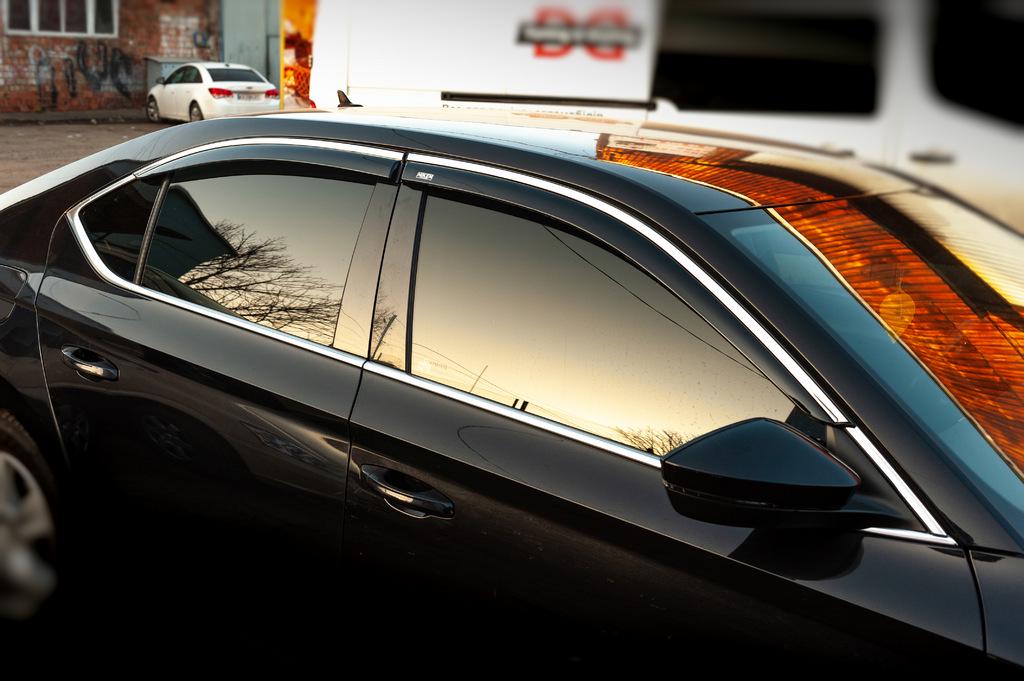 Ветровики с хромом SD Niken для Skoda Superb 2015-2024 гг. поликарбонат Черный