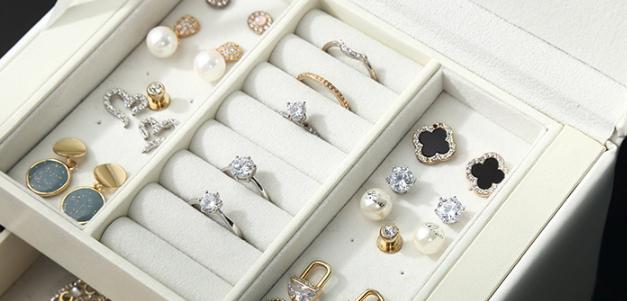 Шкатулка для украшений многоуровневая 17,5х13х14 см экокожа Золотистый/Белый (ШДД-27-2) - фото 4 Шкатулка для украшений многоуровневая 17,5х13х14 см экокожа Золотистый/Белый (ШДД-27-2) - фото 4