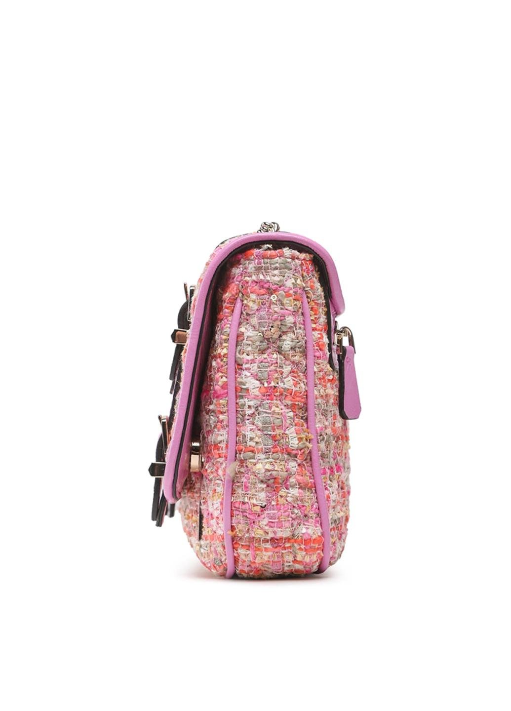 Сумка кросс боди женская твидовая Guess ADAM CONVERTIBLE XBODY FLAP HWTF8694210-FMU Фуксия - фото 5 Сумка кросс боди женская твидовая Guess ADAM CONVERTIBLE XBODY FLAP HWTF8694210-FMU Фуксия - фото 5