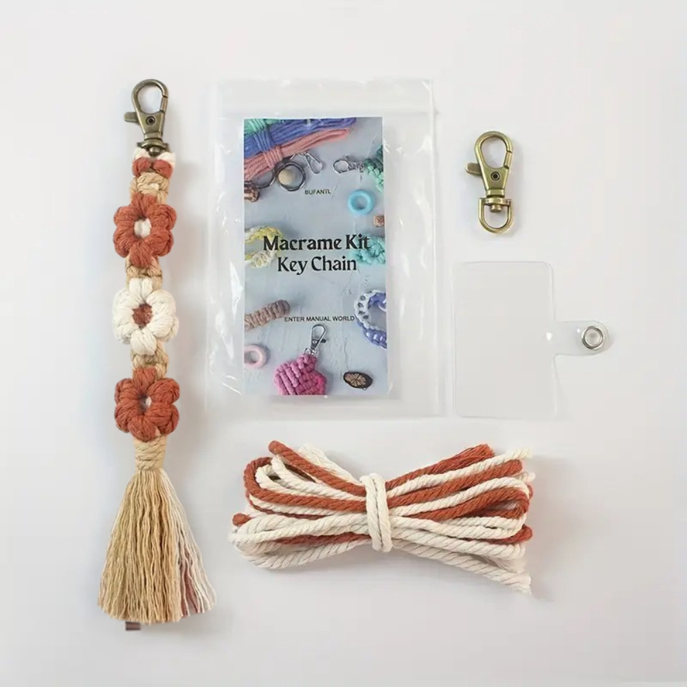 Набір макраме для рукоділля для ручного в'язання плетеного брелока Квіти для ключів трьохкольоровий 20х2,2 см Бежевий/Помаранчевий/Білий Набір макраме для рукоділля для ручного в'язання плетеного брелока Квіти для ключів трьохкольоровий 20х2,2 см Бежевий/Помаранчевий/Білий