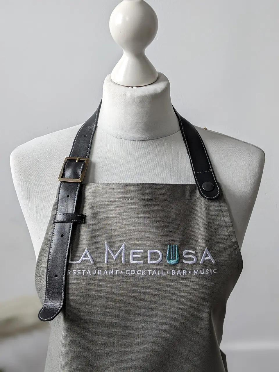Фартук официанта рабочий из ткани VSETEX Jackson Teflon с кожаными ремнями и карманом Серый (VT1113) - фото 8 Фартук официанта рабочий из ткани VSETEX Jackson Teflon с кожаными ремнями и карманом Серый (VT1113) - фото 8