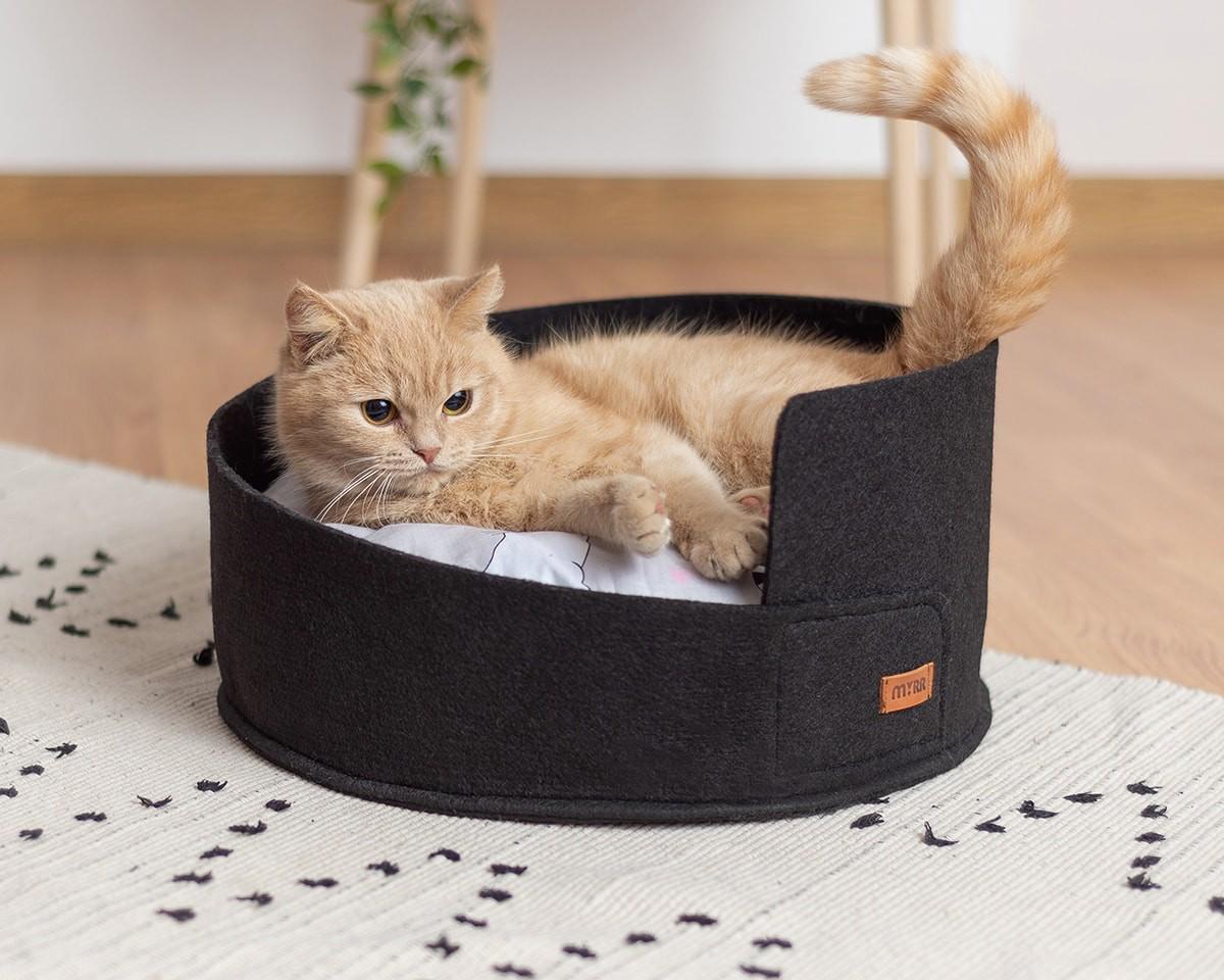 Лежак для кошек и собак MYRR Asymmetry из войлока 39х22 см Черный