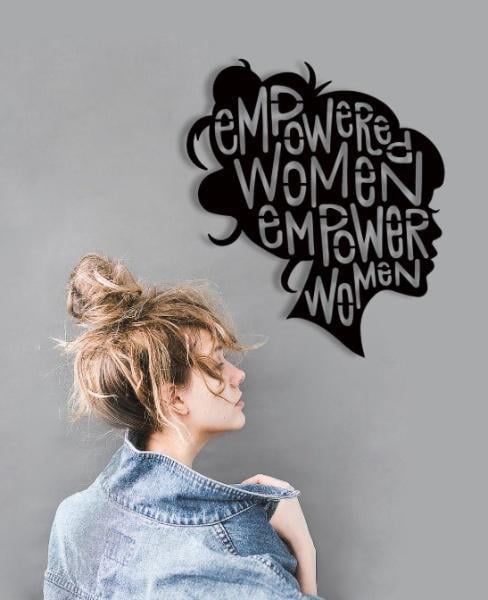 Панно деревянное Decart Empovered Women декор для комнаты спальни офиса 70х82 см