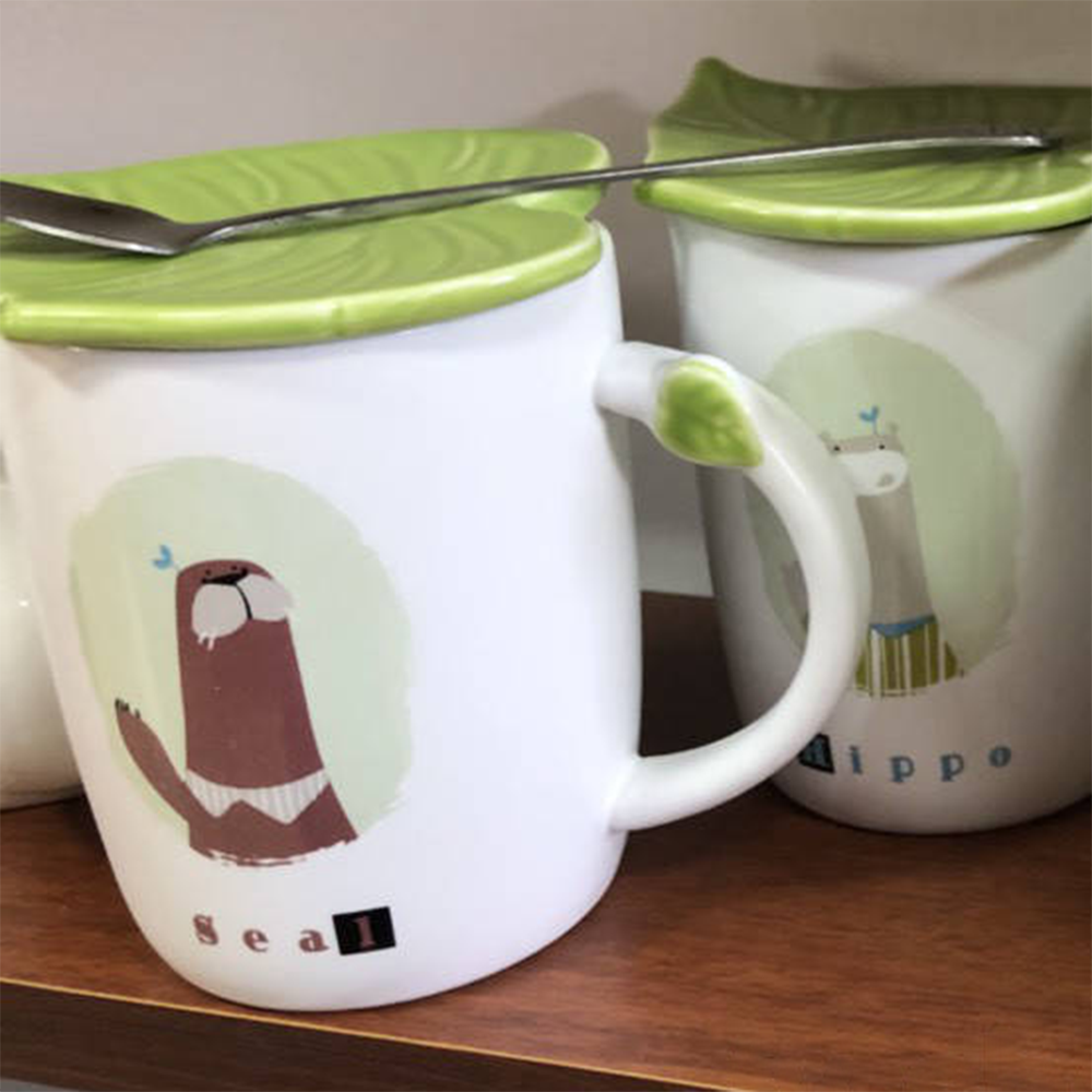 Кружка Зеленый лист/Тюлень с крышкой и ложкой 350 мл (21-тюлень-O8030-57) - фото 7 Кружка Зеленый лист/Тюлень с крышкой и ложкой 350 мл (21-тюлень-O8030-57) - фото 7