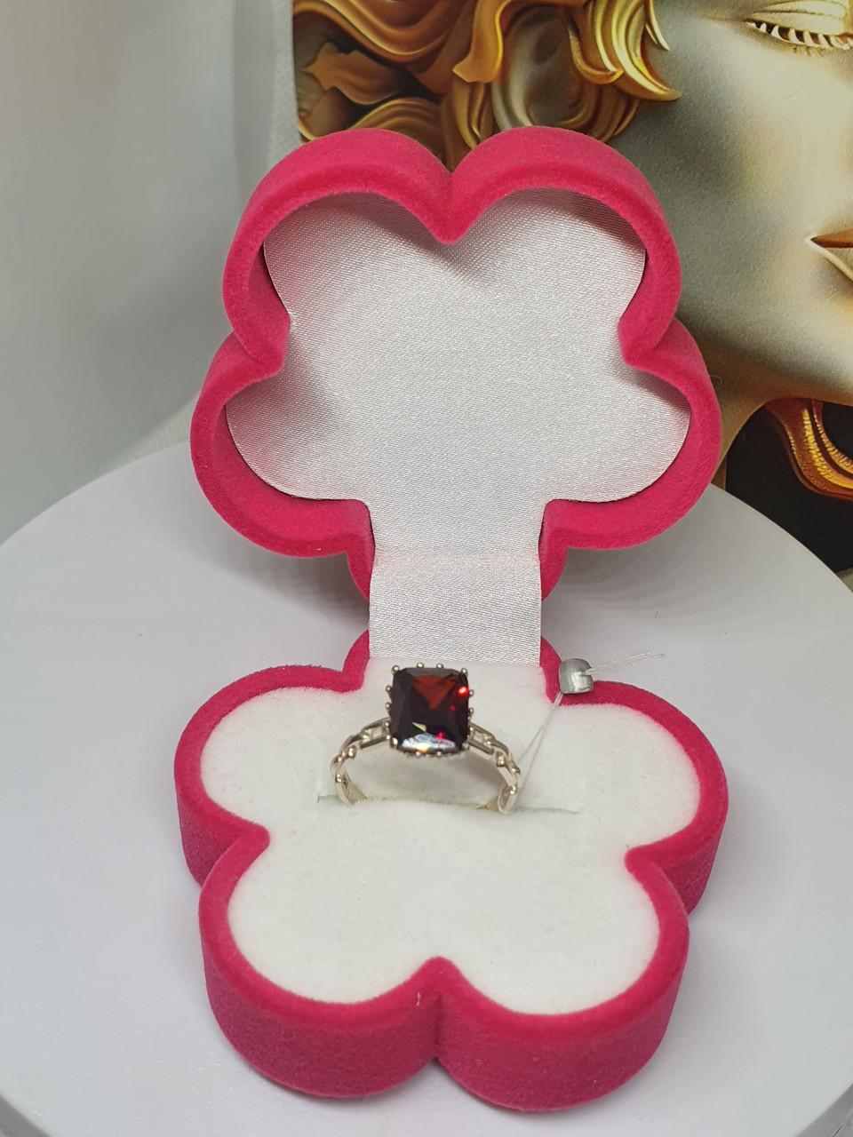 Каблучка срібна Гранат з квадратним цирконом 925 проба (30092640) - фото 2 Каблучка срібна Гранат з квадратним цирконом 925 проба (30092640) - фото 2