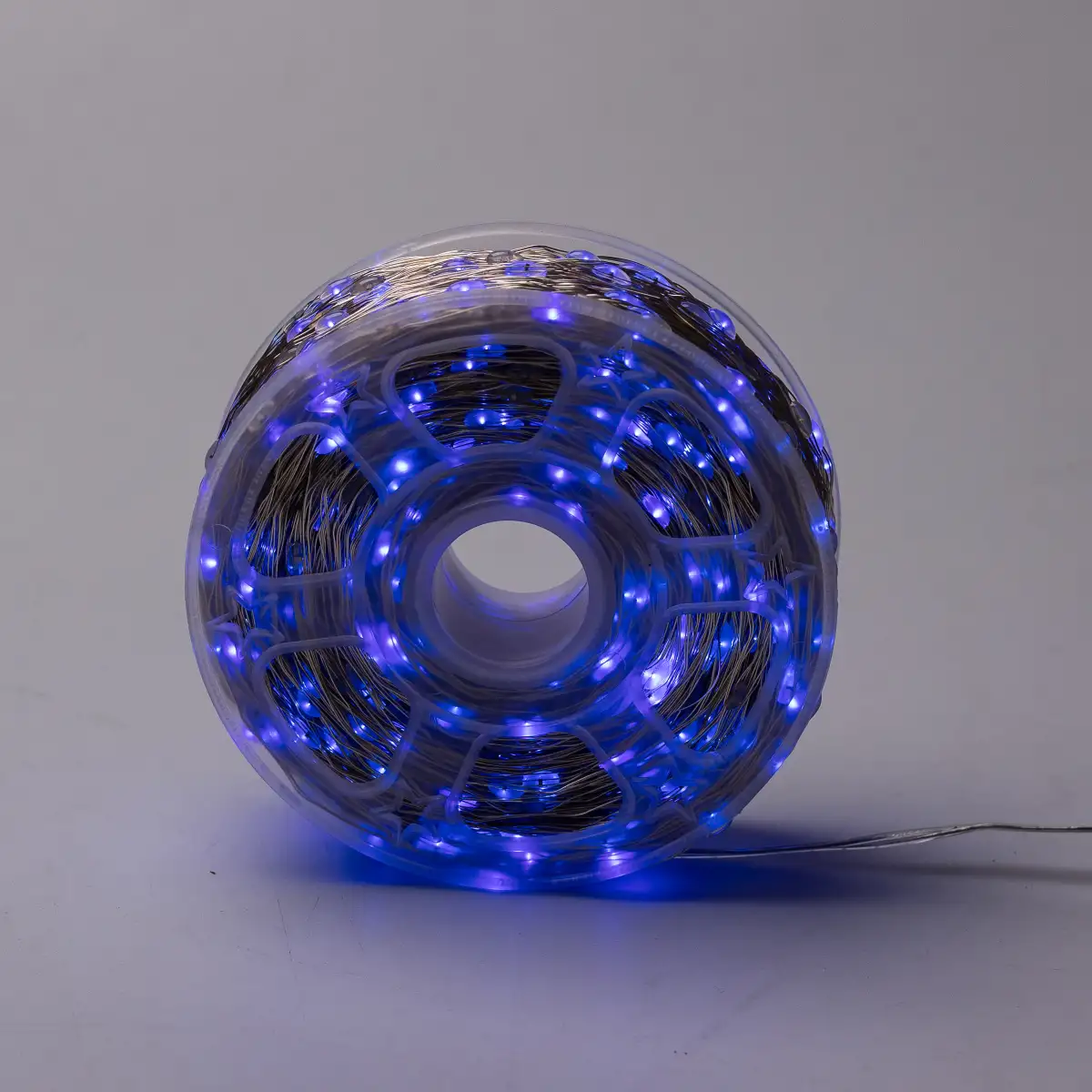 Гирлянда нить GarlandoPro 2000L200MWBL Роса 2000 LED 200 м с пультом от сети Синий (118-107-2000L200MWBL) - фото 2 Гирлянда нить GarlandoPro 2000L200MWBL Роса 2000 LED 200 м с пультом от сети Синий (118-107-2000L200MWBL) - фото 2